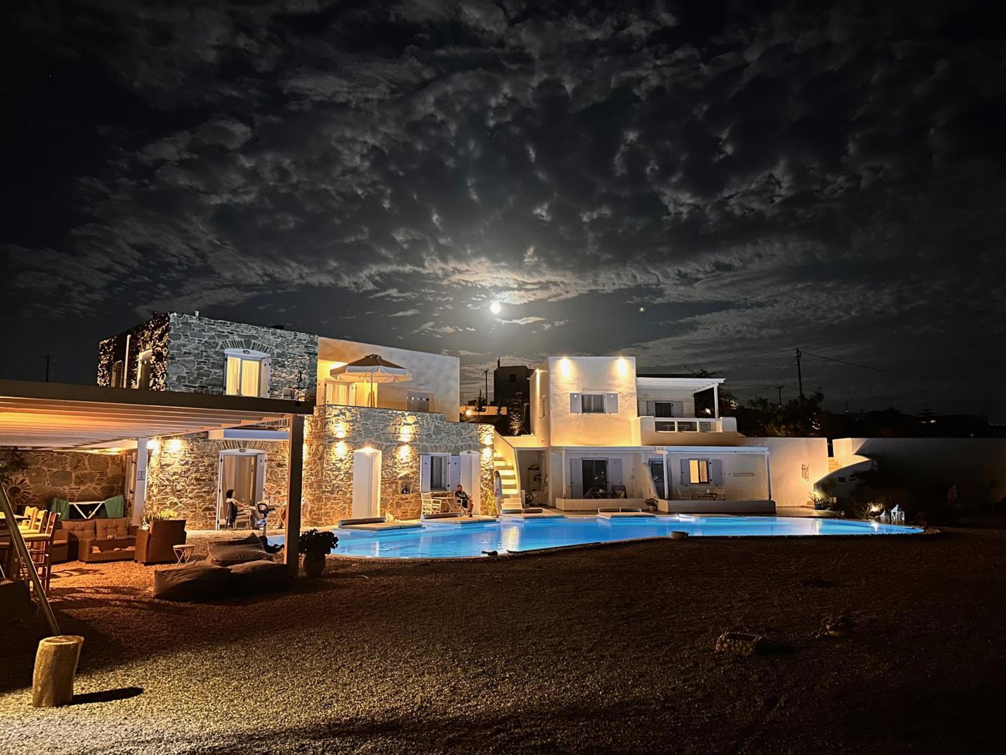 Blu Suites And Studios Adamantas  Bagian luar foto