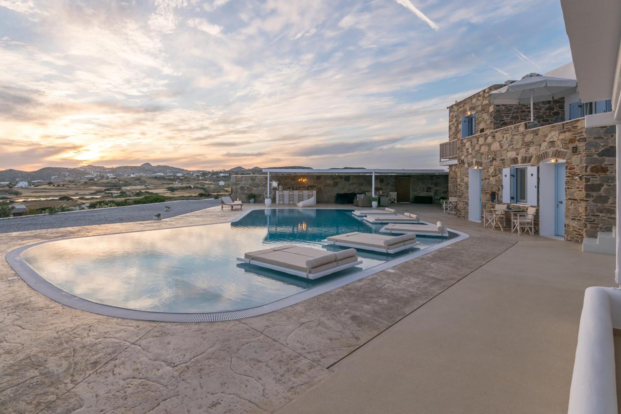 Blu Suites And Studios Adamantas  Bagian luar foto