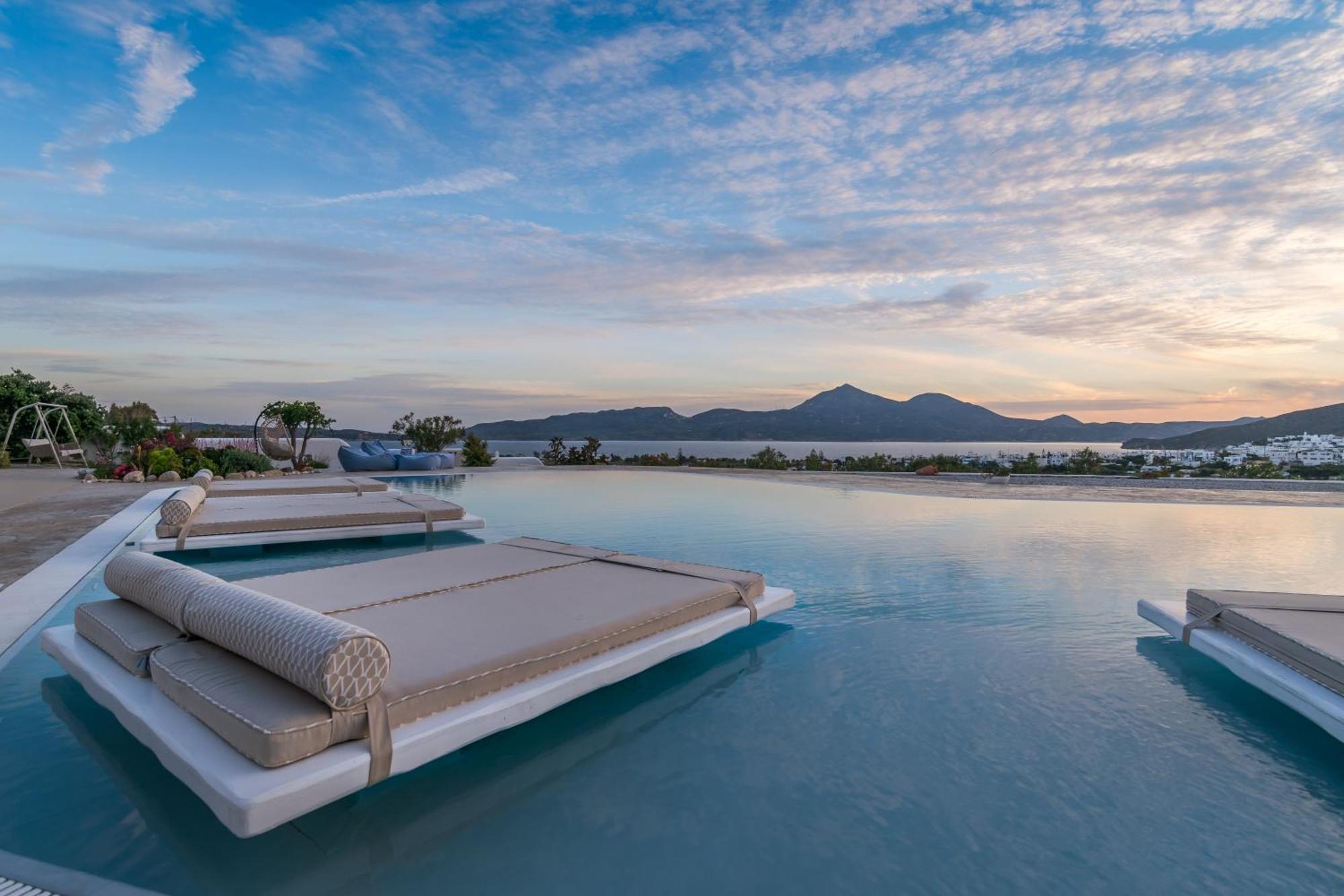 Blu Suites And Studios Adamantas  Bagian luar foto